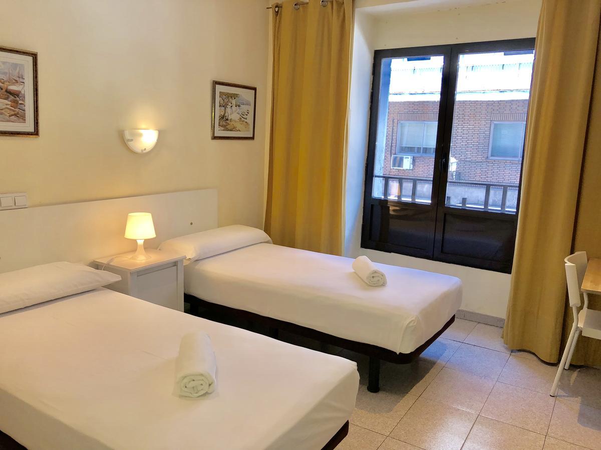 Hostal Arriaza Мадрид Екстериор снимка