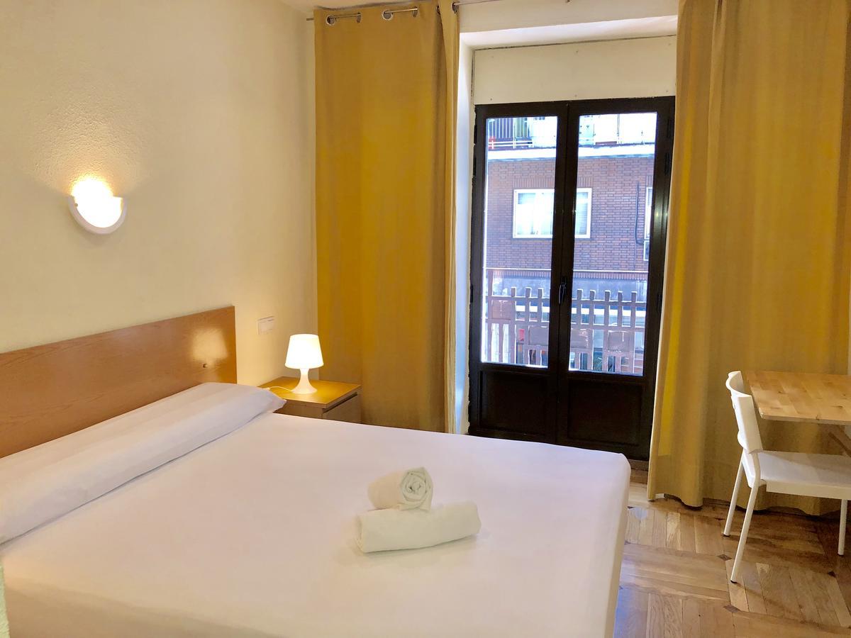Hostal Arriaza Мадрид Екстериор снимка