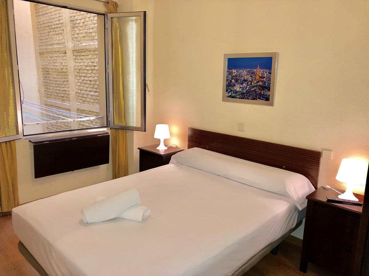 Hostal Arriaza Мадрид Екстериор снимка