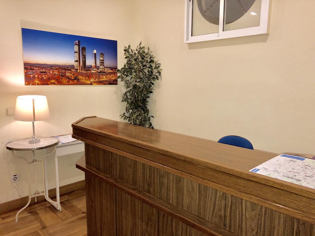 Hostal Arriaza Мадрид Екстериор снимка