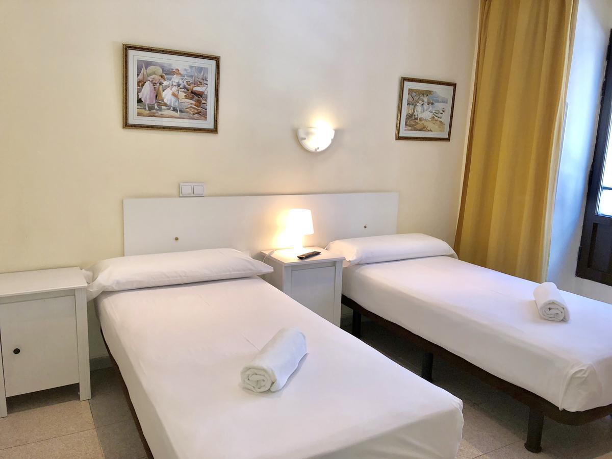 Hostal Arriaza Мадрид Екстериор снимка