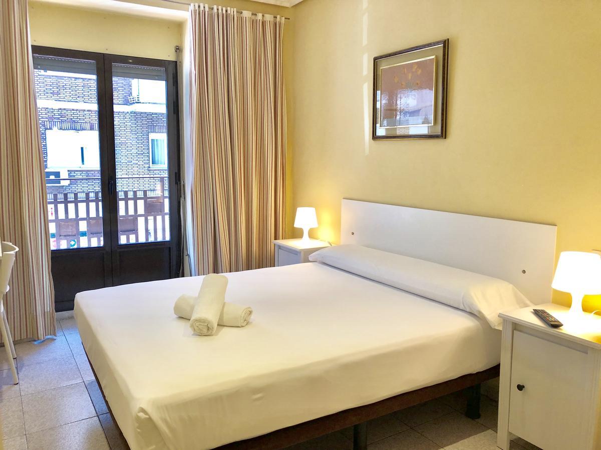 Hostal Arriaza Мадрид Екстериор снимка