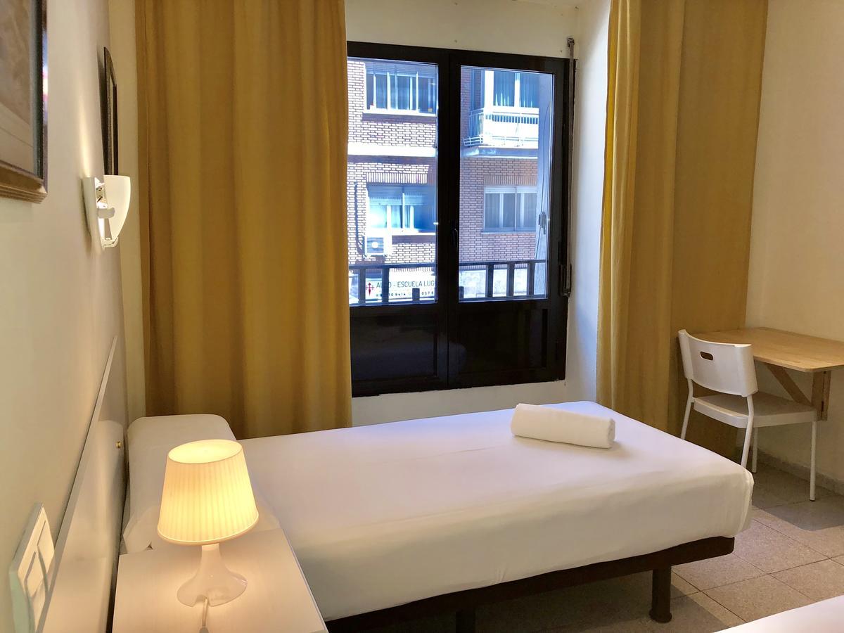 Hostal Arriaza Мадрид Екстериор снимка